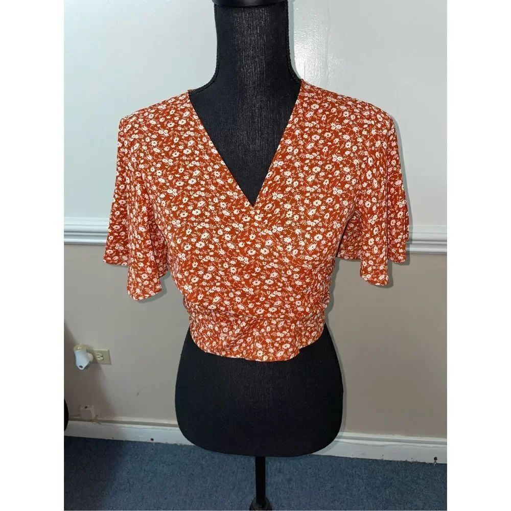 Shein VCAY Ditsy Floral Print Crop Blouse